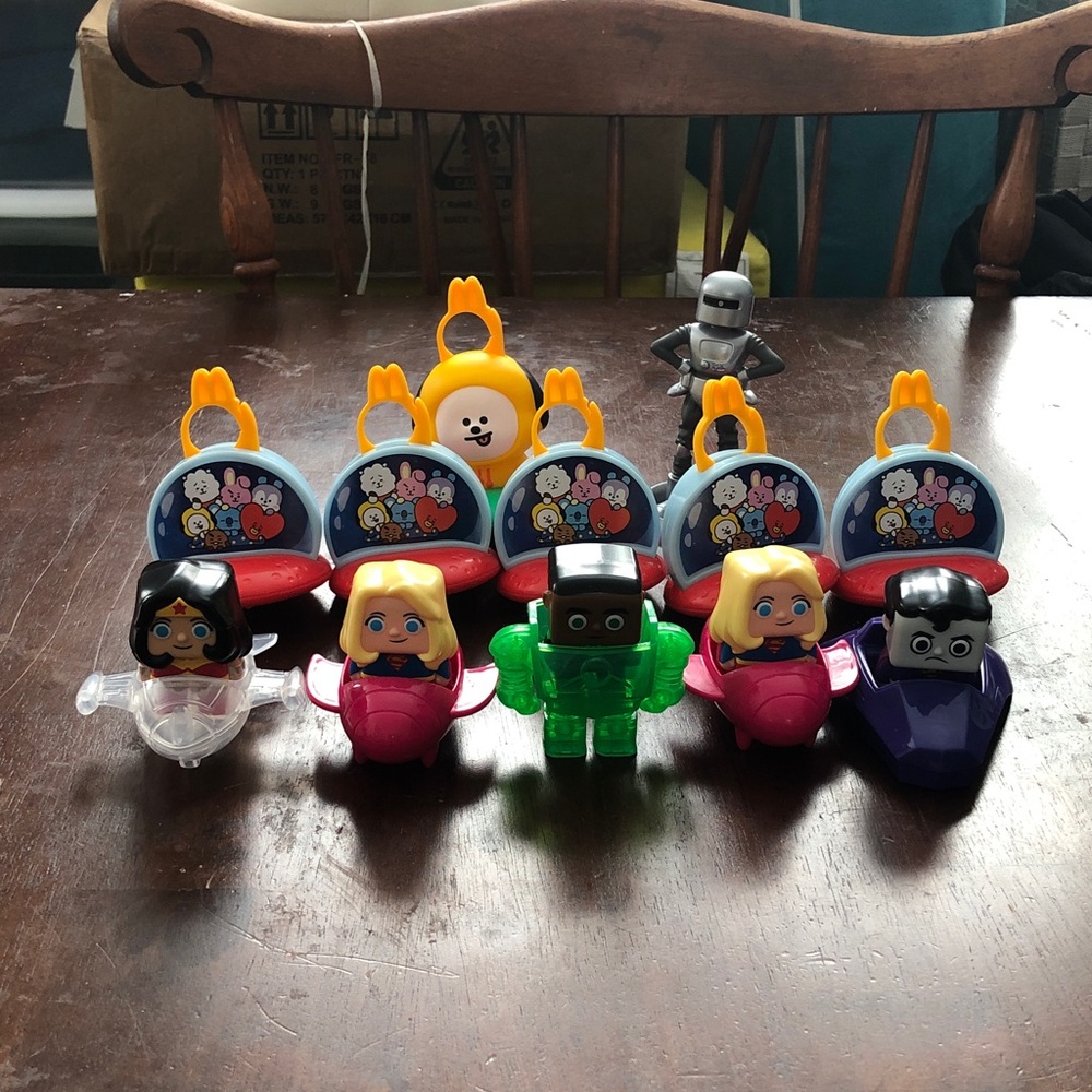 🥧 Space Figures Kids Party Favors